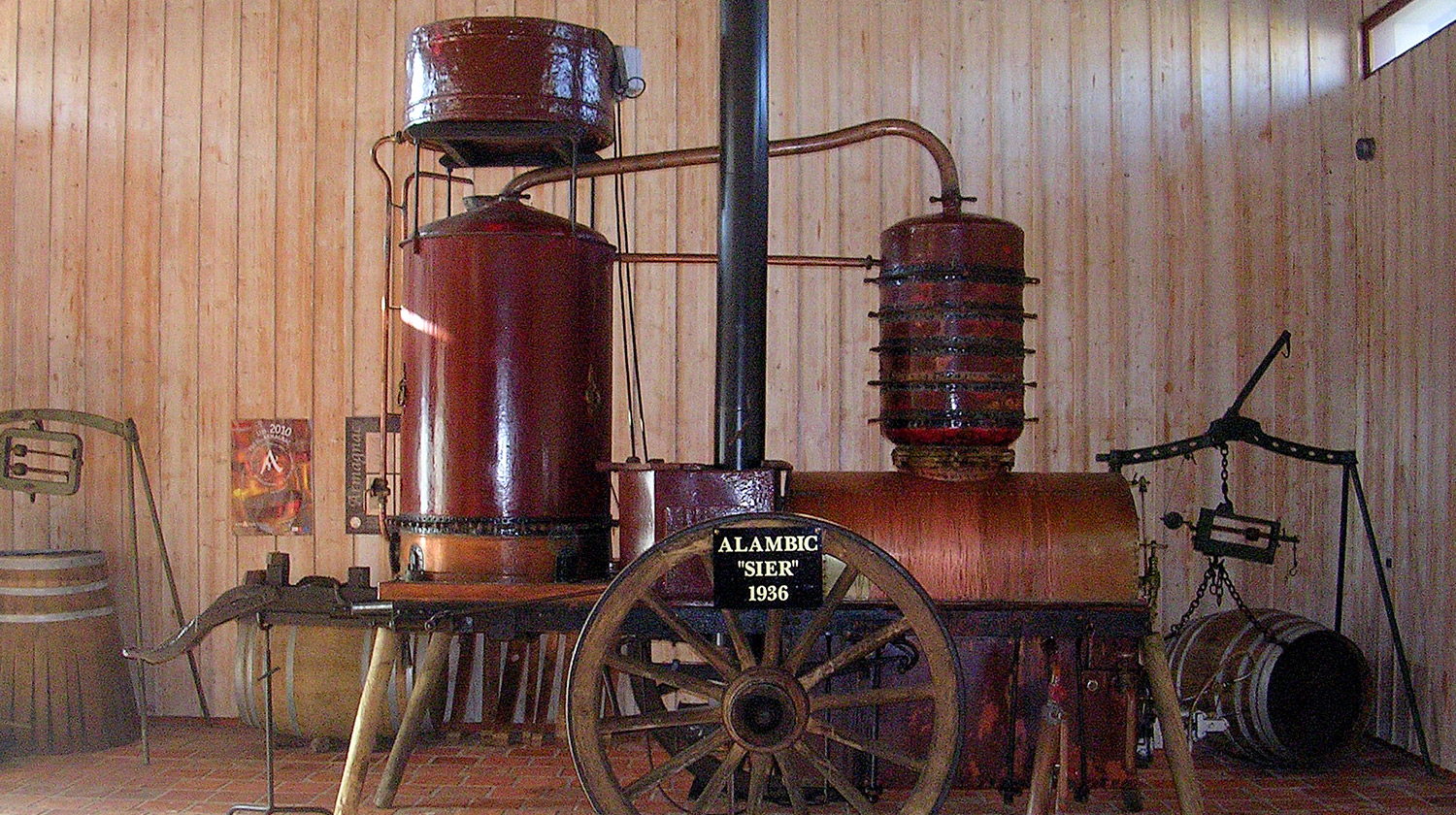 Pojízdný destilační přístroj Pojízdný destilační přístroj Alembic Armagnaçais