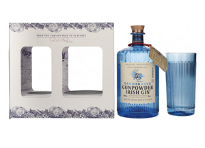 Drumshanbo Gunpowder Irish Gin se sklenicí