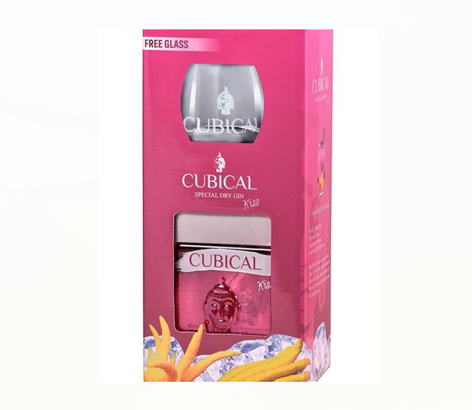 Gin Cubical Kiss se sklenicí